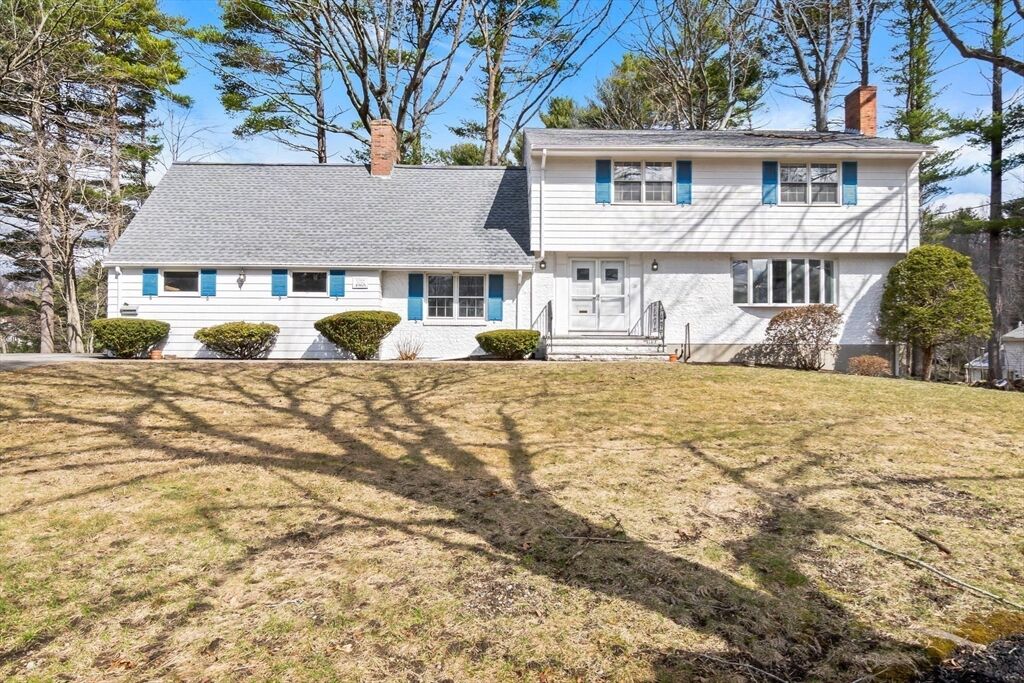 Property Photo: 26 Ledgewood Dr MA 01923