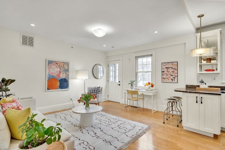 Property Photo: 303 Broadway 1R MA 02139