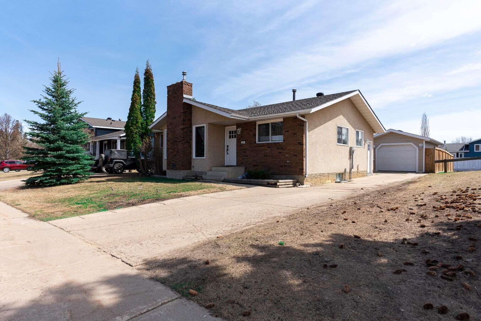 Property Photo:  209 Woodland Drive  AB T9K 1A4 