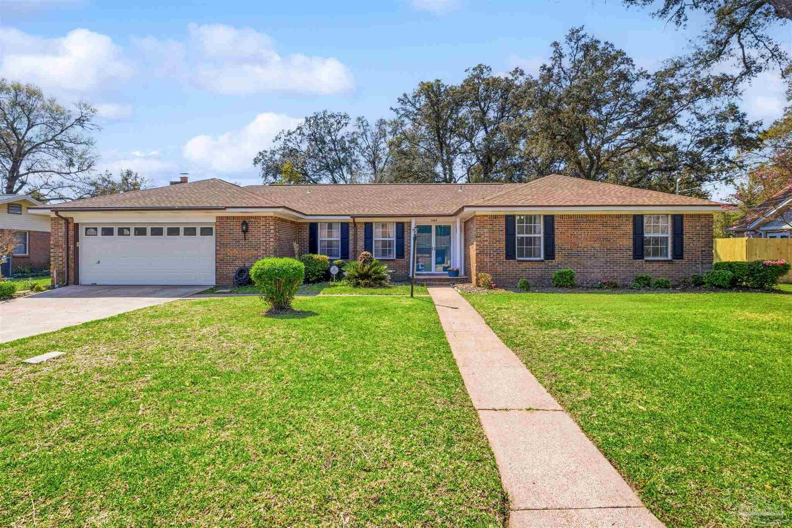 Property Photo: 7865 Chesterfield Rd FL 32506
