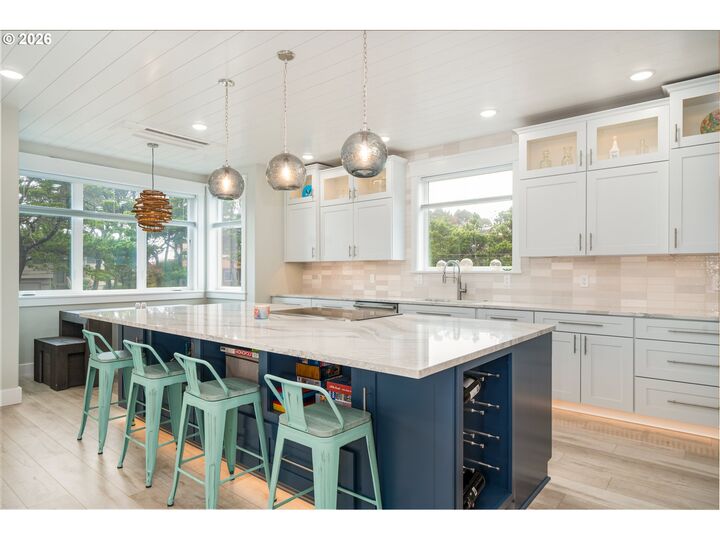 Property Photo:  6785 Glen Ave  OR 97388 