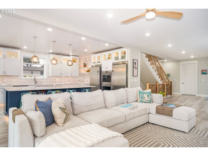 Property Photo:  6785 Glen Ave  OR 97388 