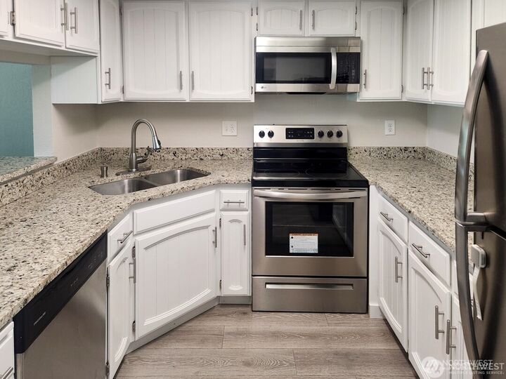 Property Photo: 2611 NE 4th 234 WA 98056