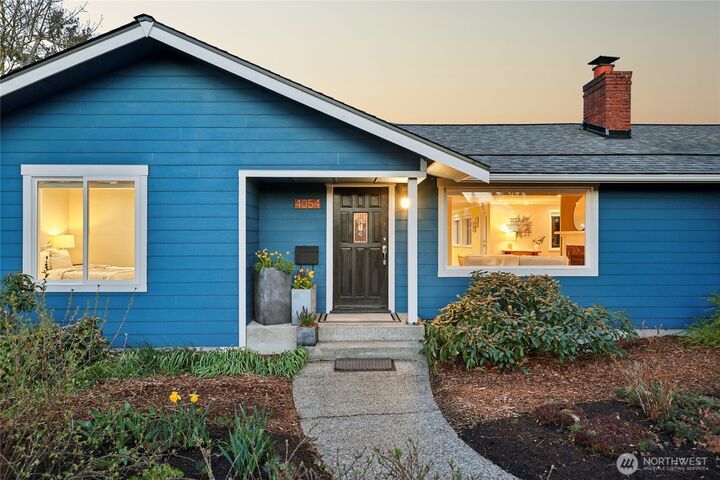 Property Photo:  4054  52nd Avenue SW  WA 98116 