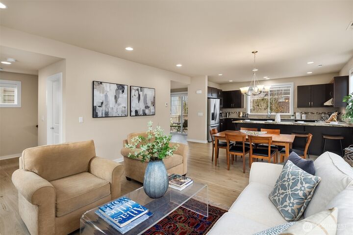 Property Photo:  849  3rd Avenue NE  WA 98029 