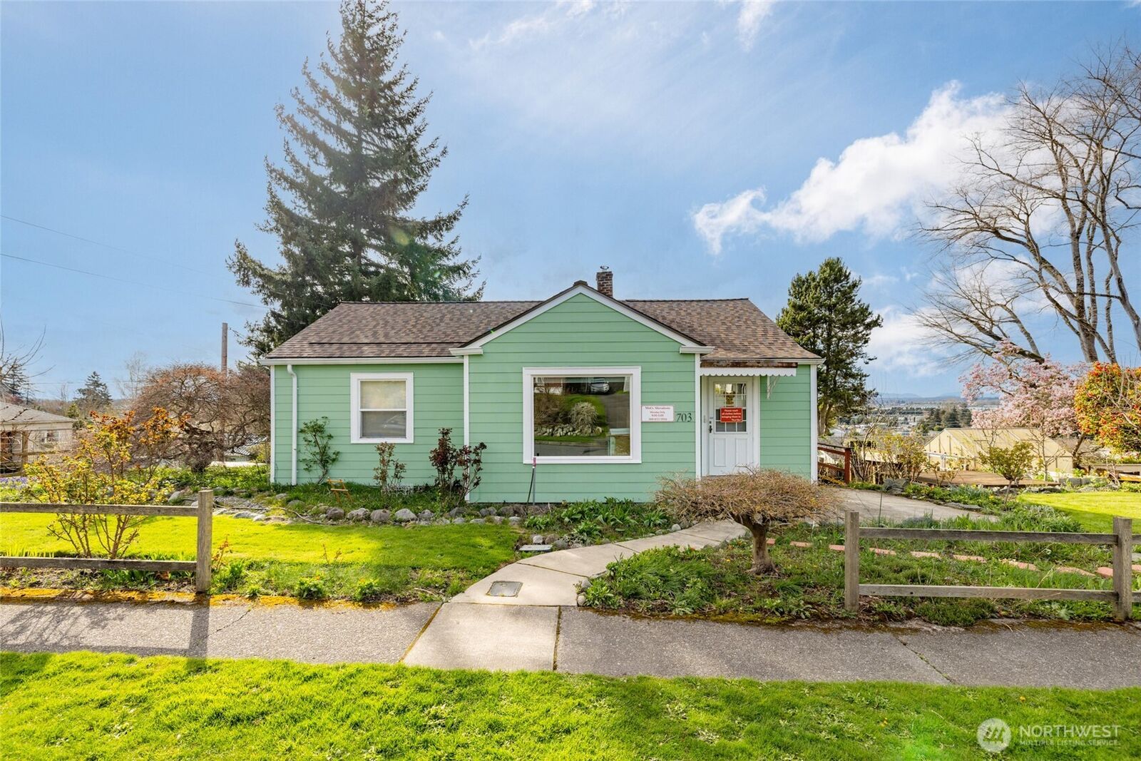 Property Photo:  703 N 8th Street  WA 98273 