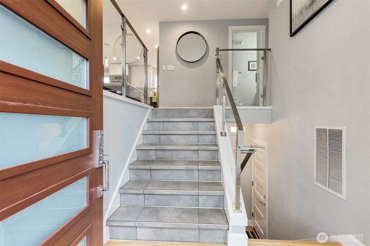 Property Photo:  403  Ferndale Avenue NE  WA 98056 