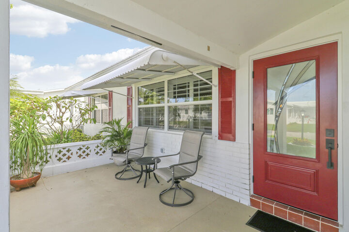 Property Photo:  814 SW 5th Avenue  FL 33426 