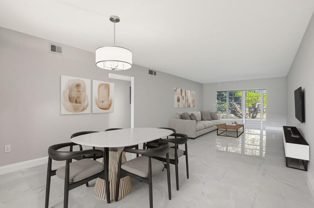 Property Photo:  2202 Lucaya Bend G2  FL 33066 