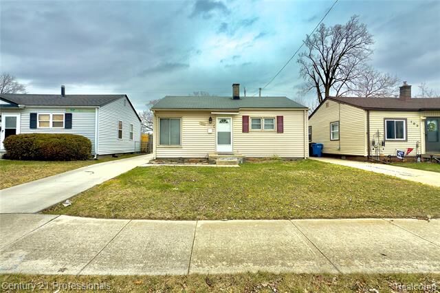 Property Photo: 95 E Dallas Avenue MI 48071