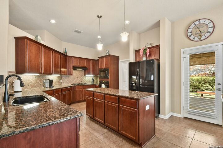 Property Photo: 20506 Ashmont TX 78258