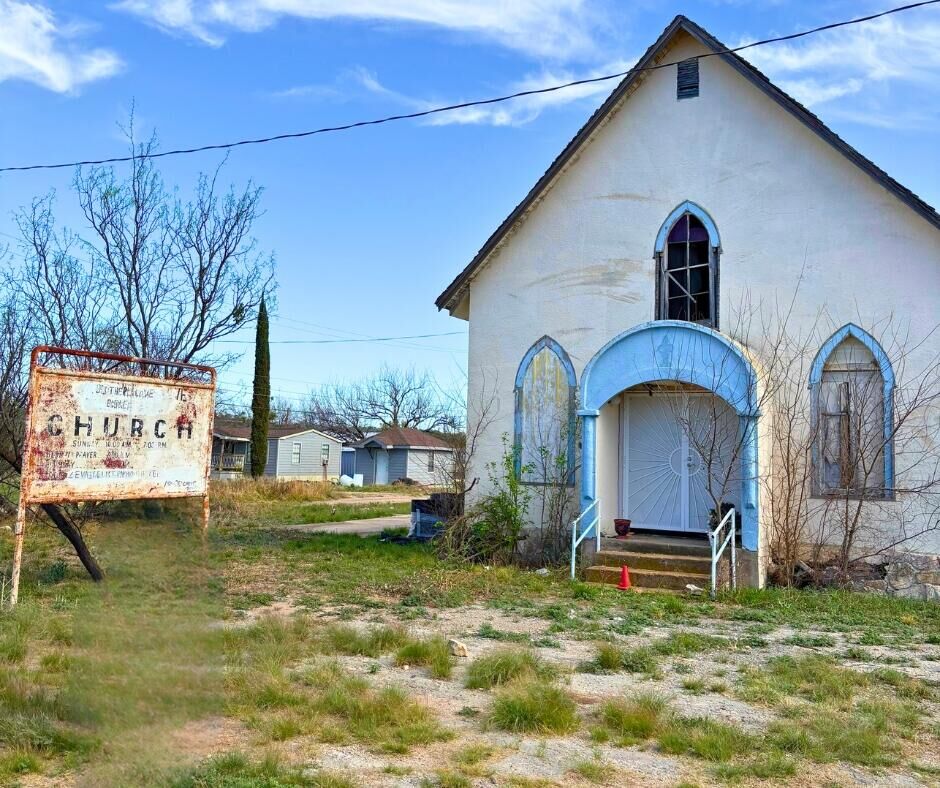 Property Photo:  509 Amistad Street  TX 76950 