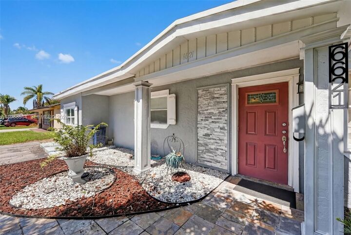 Property Photo:  6621 NW 21st St  FL 33313 