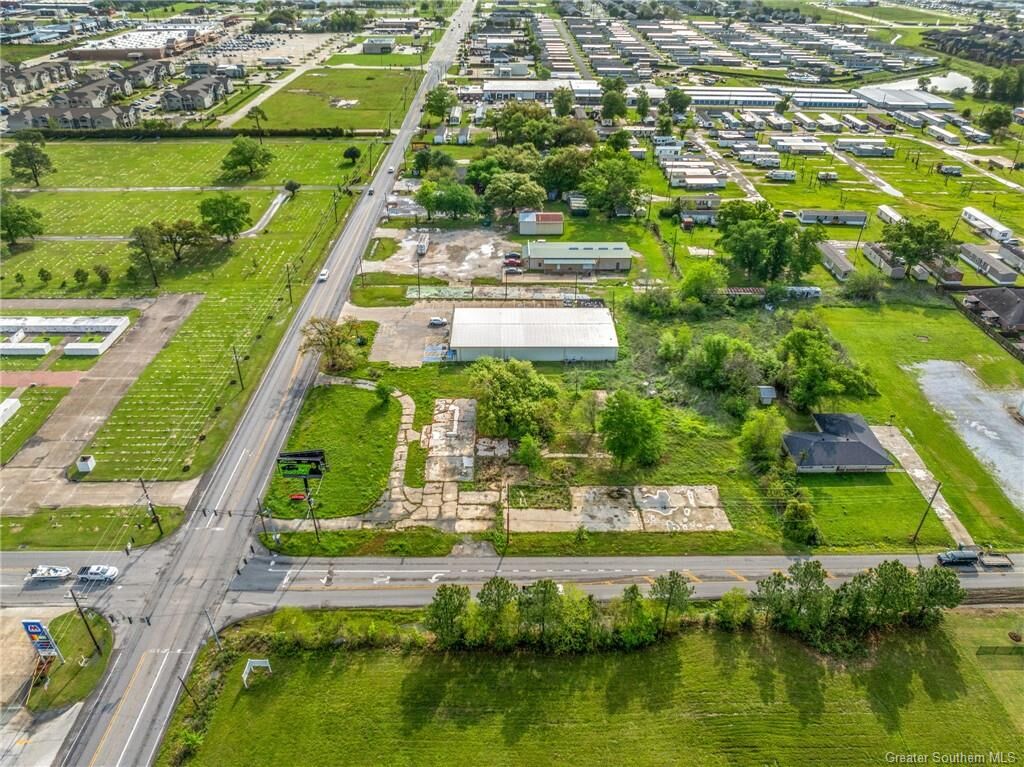 Property Photo: 2323 Country Club Road LA 70605