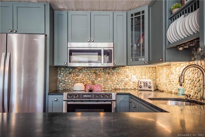 Property Photo: 11-A Cove Street CT 06475