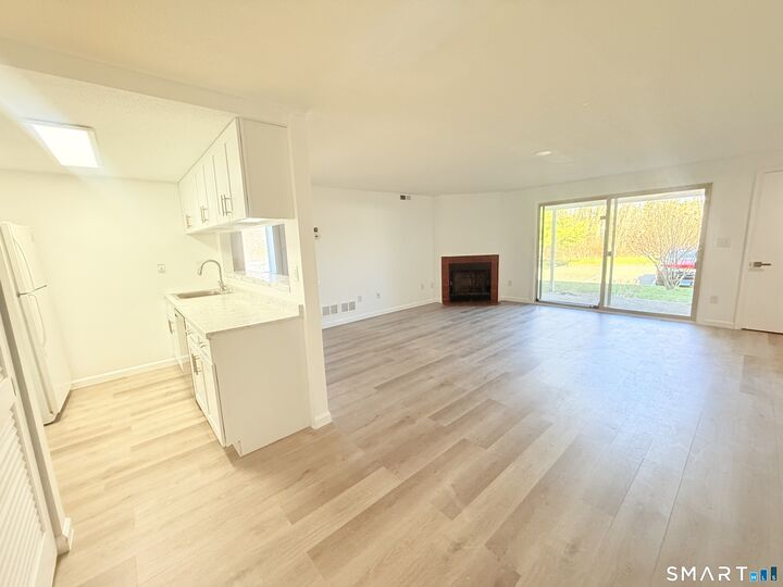 Property Photo:  20 Little Oak Lane 20  CT 06067 