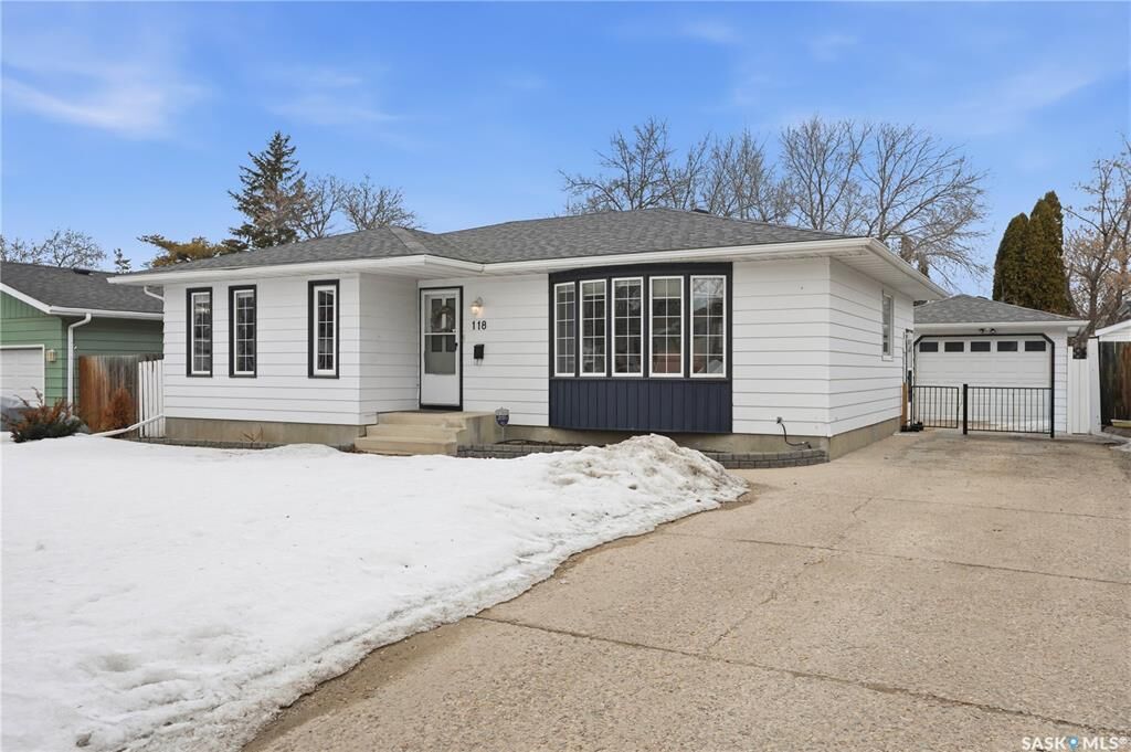 Property Photo:  118 Appleby Drive  SK S7M 4B5 