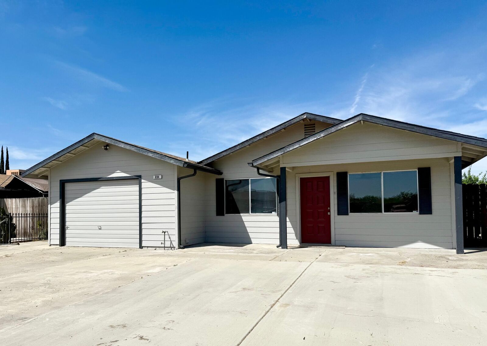 Property Photo:  694 W Clay Avenue  CA 93219 