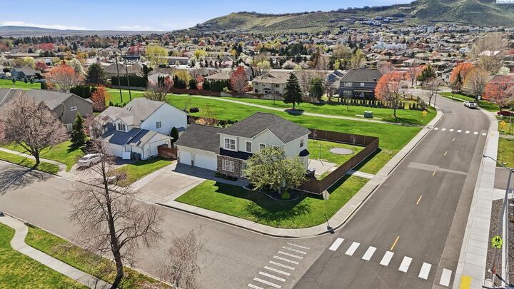 Property Photo:  193 Arroyo St.  WA 99352 