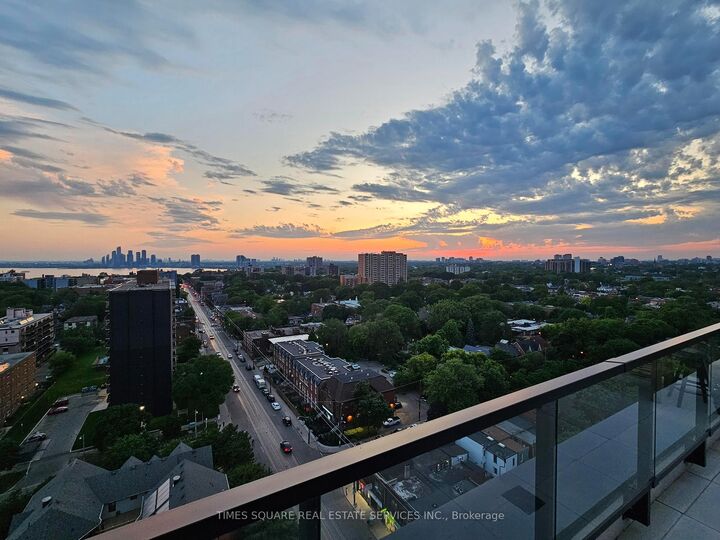 Property Photo: 270 Dufferin Street Ph12 ON M6K 0H8