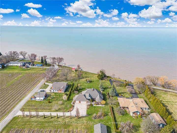 Property Photo: 3503 Lakeshore Road ON L3J 0X1