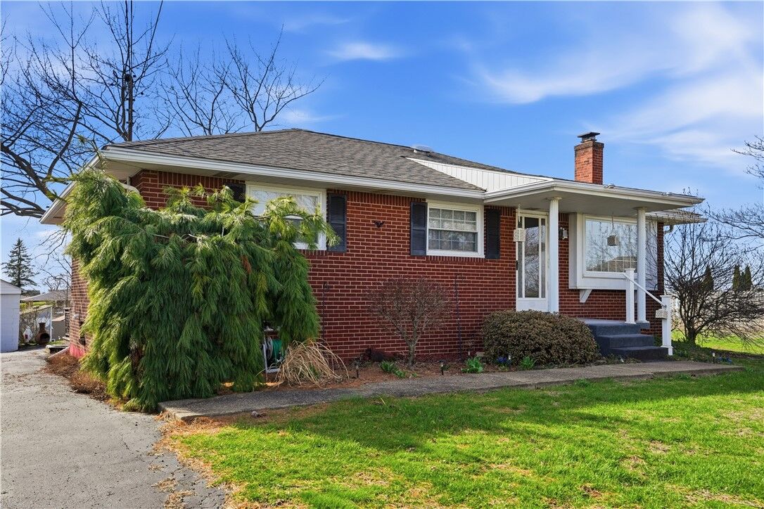 Property Photo:  1701 Truman Drive  PA 15001 