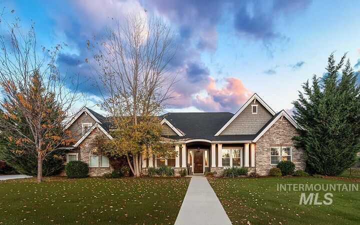 Property Photo:  1102 N Lionbridge Ave  ID 83616 