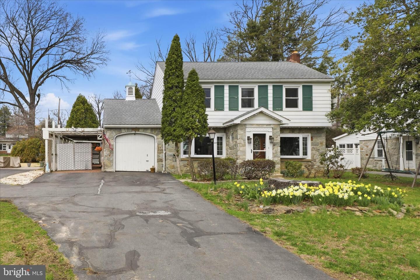 Property Photo: 115 E Roseville Road PA 17601