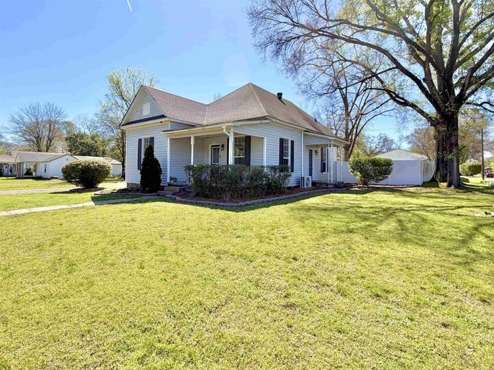 Property Photo:  511 W Childress Street  AR 72110 