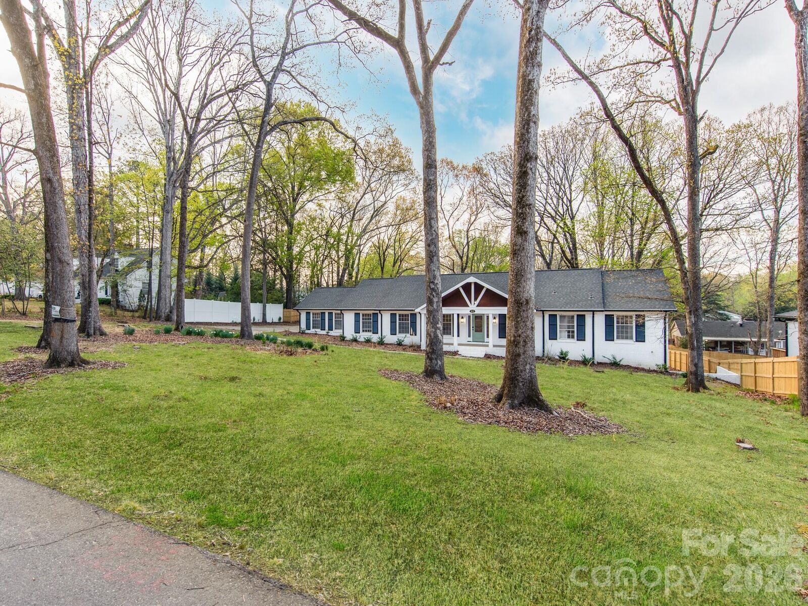 Property Photo: 1632 Burtonwood Circle NC 28212
