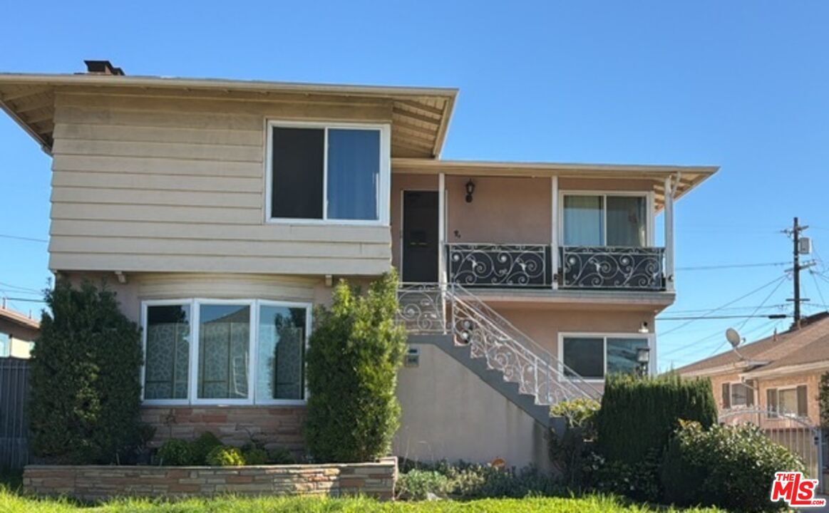 Property Photo:  6256 S Fairfax Ave  CA 90056 