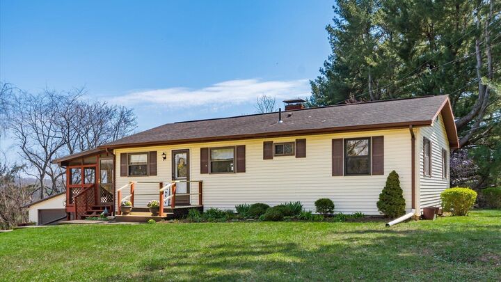 Property Photo: 1630 Martinsburg NE Road OH 43055