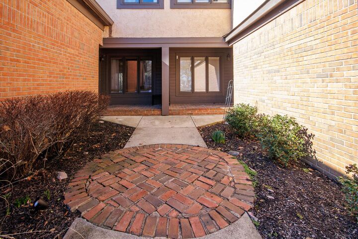 Property Photo: 7187 Inverness Court OH 43016