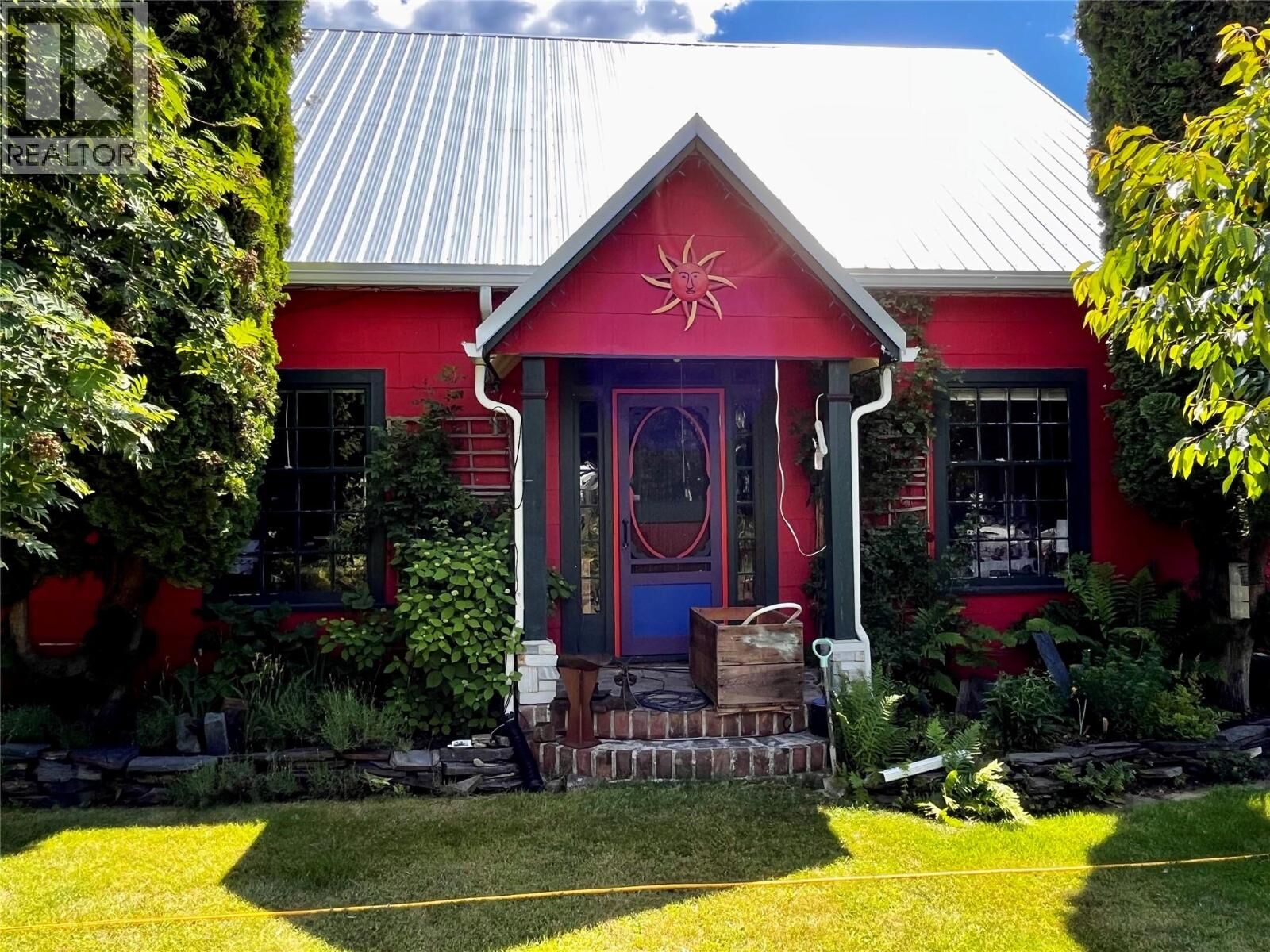 Property Photo: 203 4th Avenue Northwest BC V0G 1R0