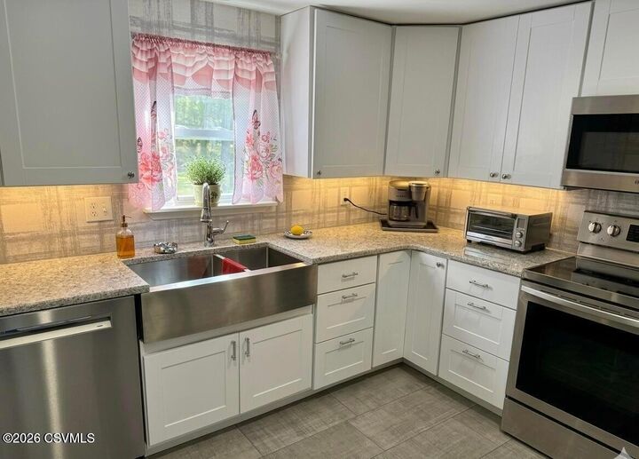 Property Photo:  40 Park Ridge Drive  PA 18655 