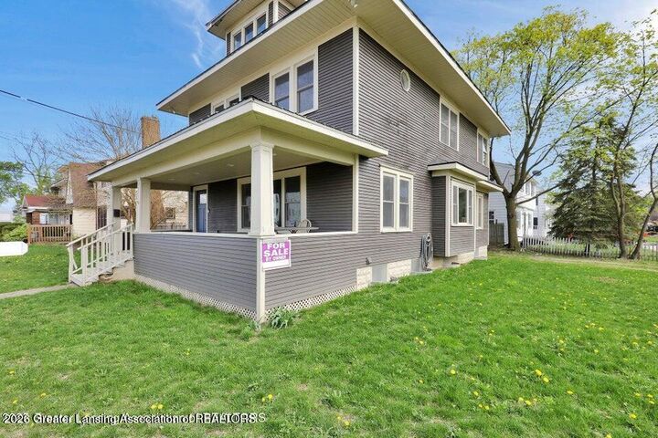 Property Photo: 1127 W Saginaw Street MI 48915