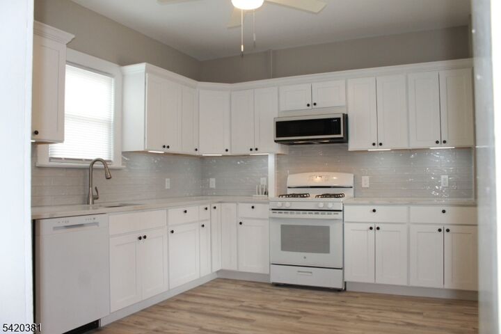 Property Photo: 37 W Hanover Ave-1st Flr NJ 07950