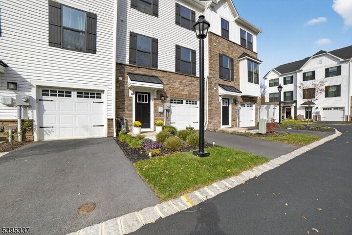 Property Photo:  9 Saw Mill Cir  NJ 07840 