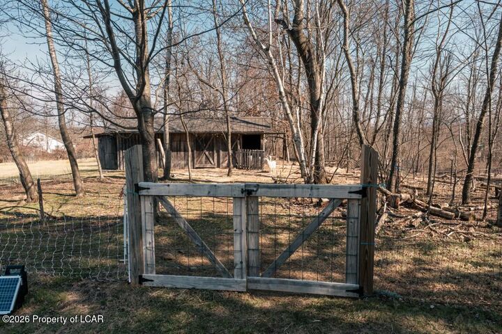 Property Photo: 406 Bodle Road PA 18644