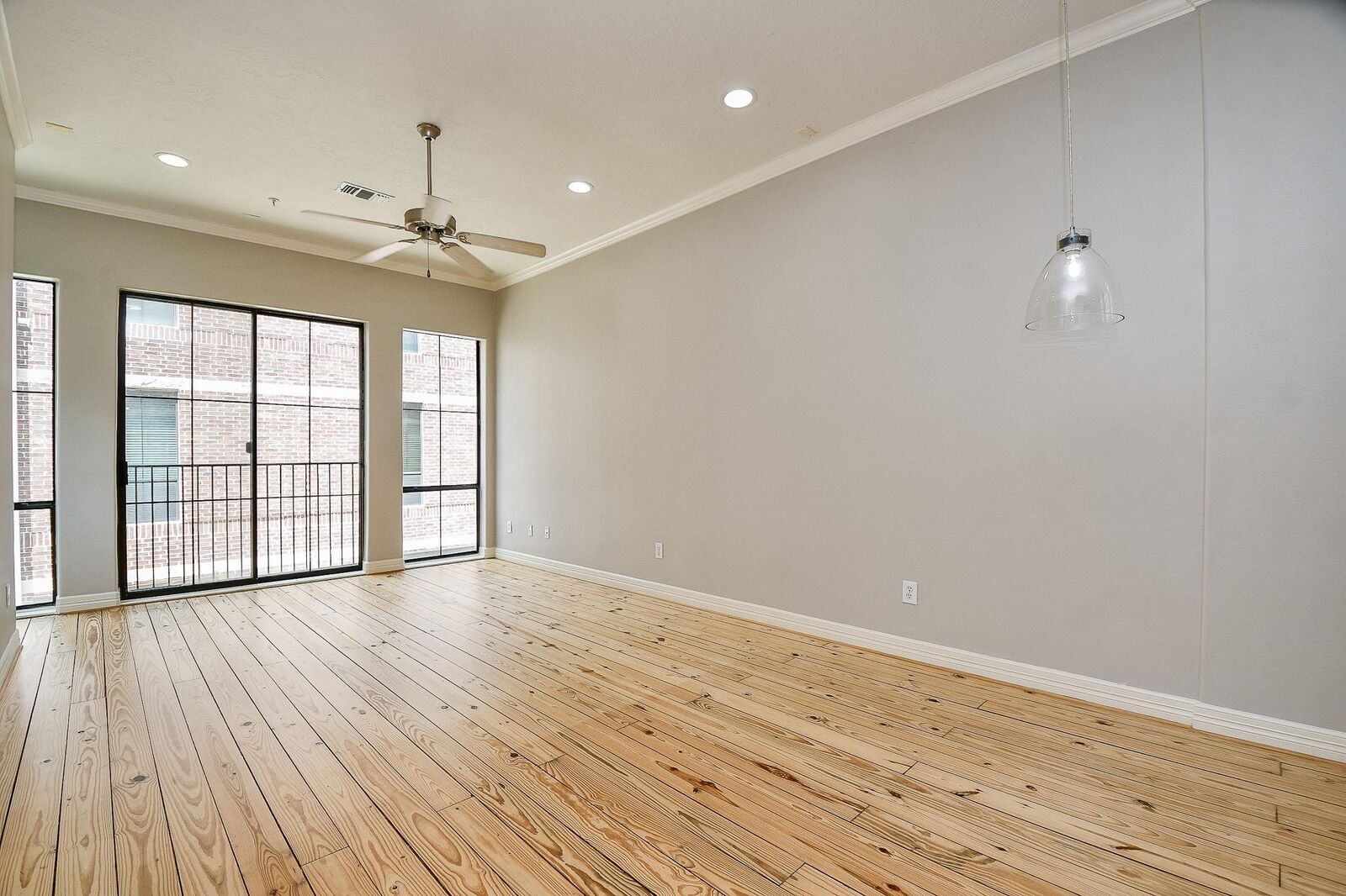 Property Photo:  118 McGowen Street K  TX 77006 