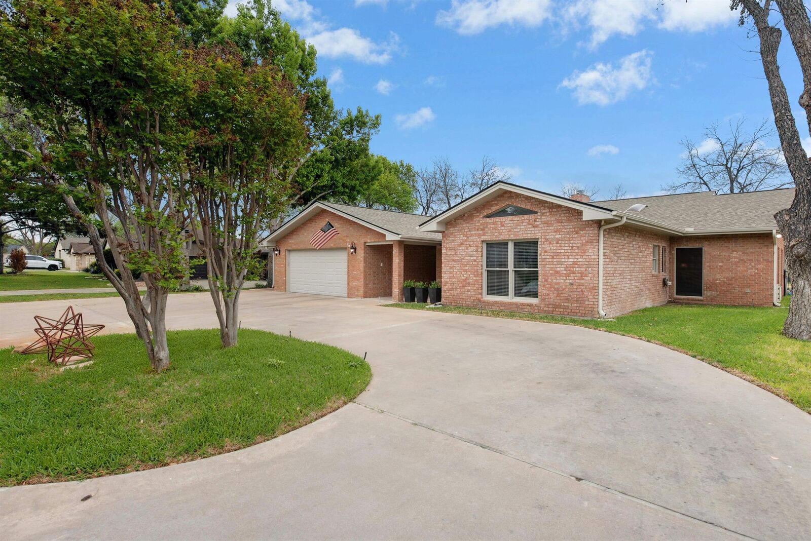 Property Photo: 407 Olympia Fields TX 78654