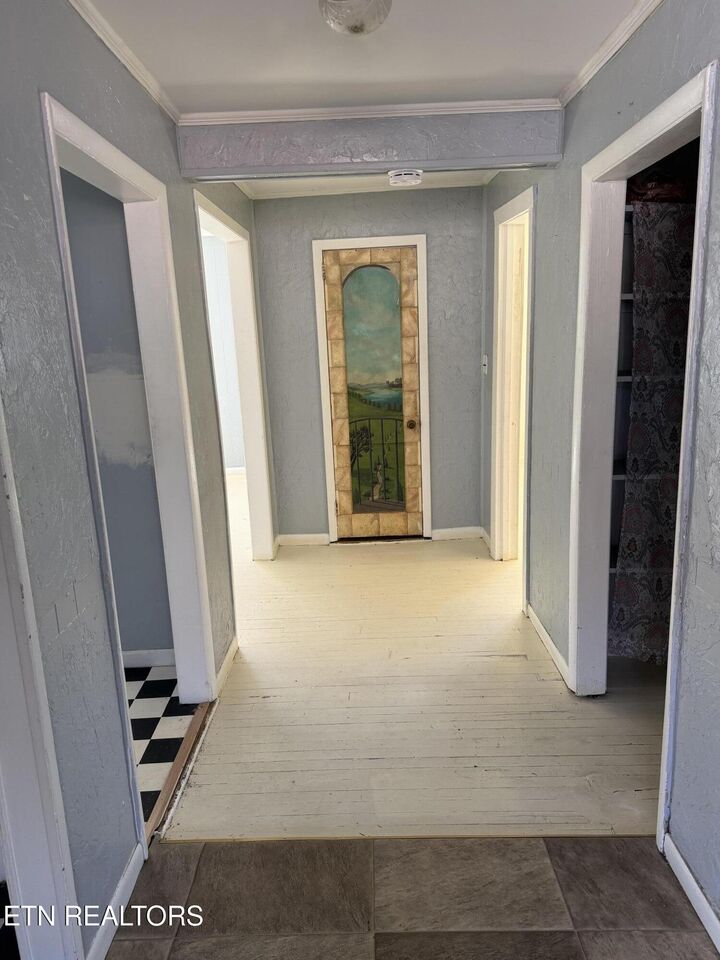 Property Photo:  1310 S Roane St  TN 37748 