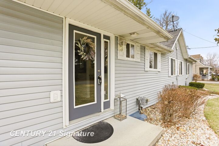 Property Photo: 526 S Maple Street MI 48626