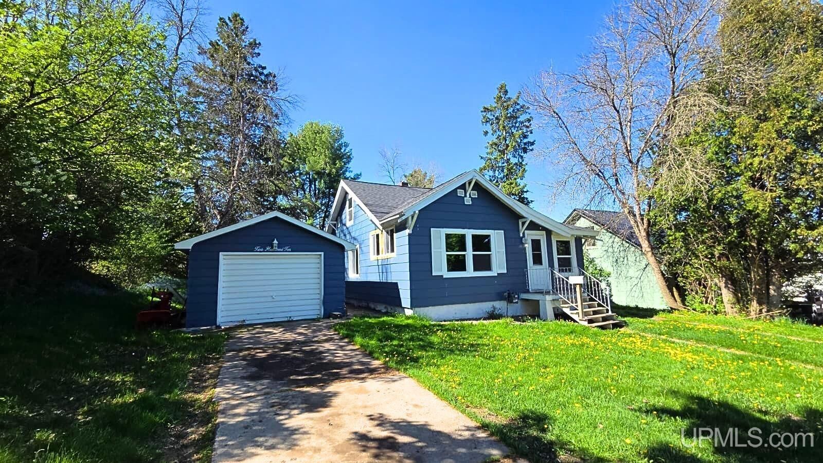 Property Photo: 210 Blossom Street MI 49935