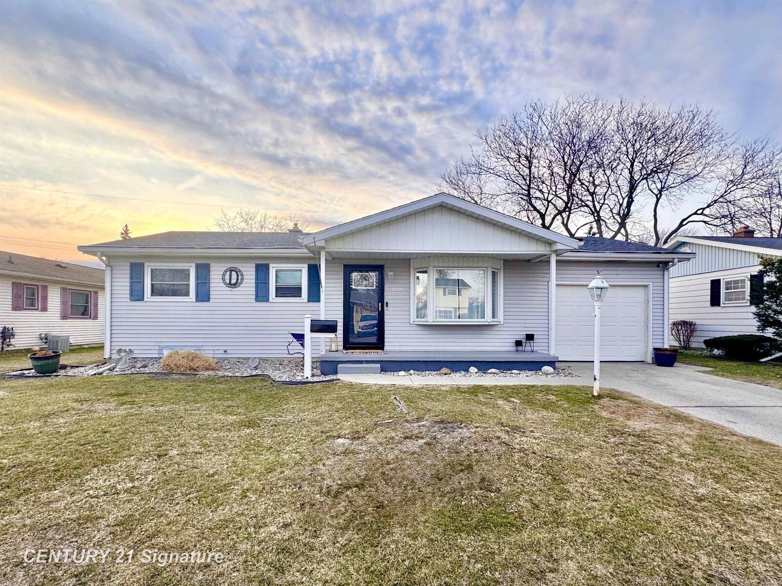 Property Photo:  3805 Ventura Drive  MI 48604 