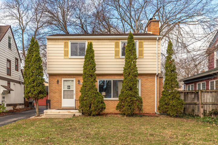 Property Photo: 1408 E Park Place MI 48104