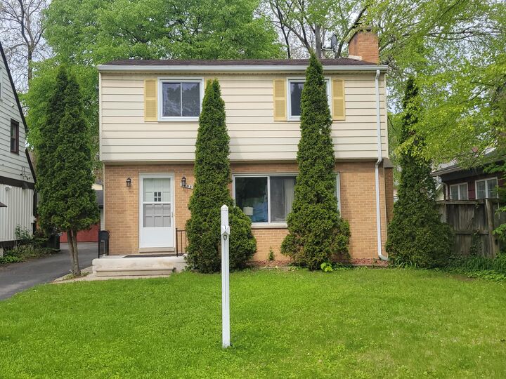 Property Photo:  1408 E Park Place  MI 48104 