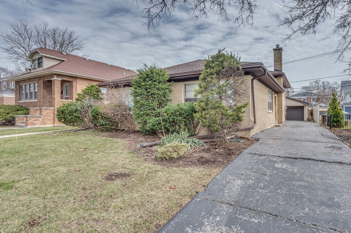 Property Photo:  1449 Norfolk Avenue  IL 60154 