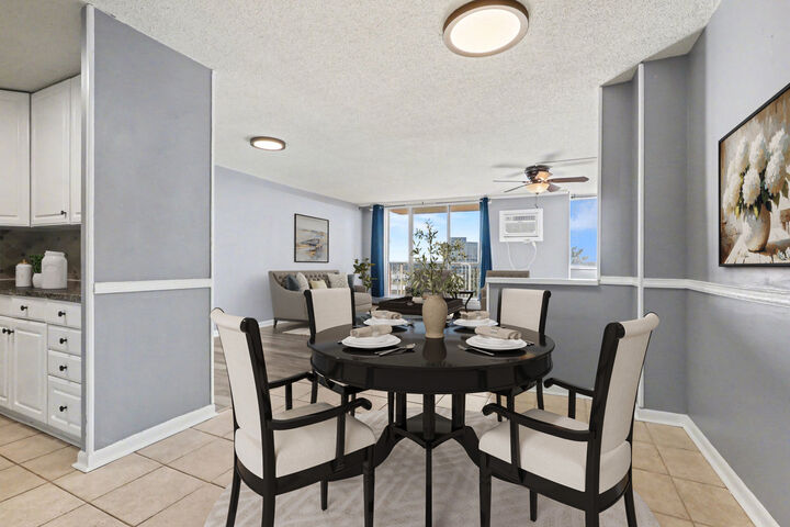 Property Photo:  2201 S Highland Avenue 4L  IL 60148 