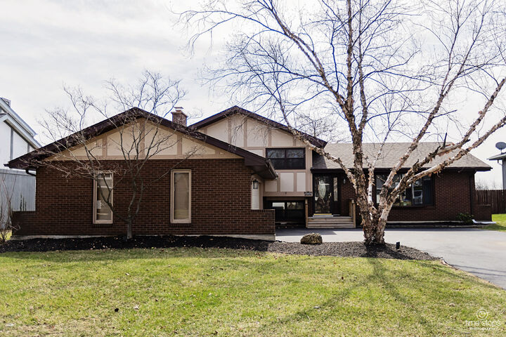Property Photo:  8336 Mending Wall Drive  IL 60517 